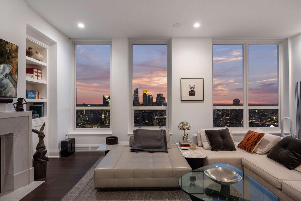 Photo of 1111 W River Parkway #33A, Minneapolis, MN 55415 (MLS # 7006910)