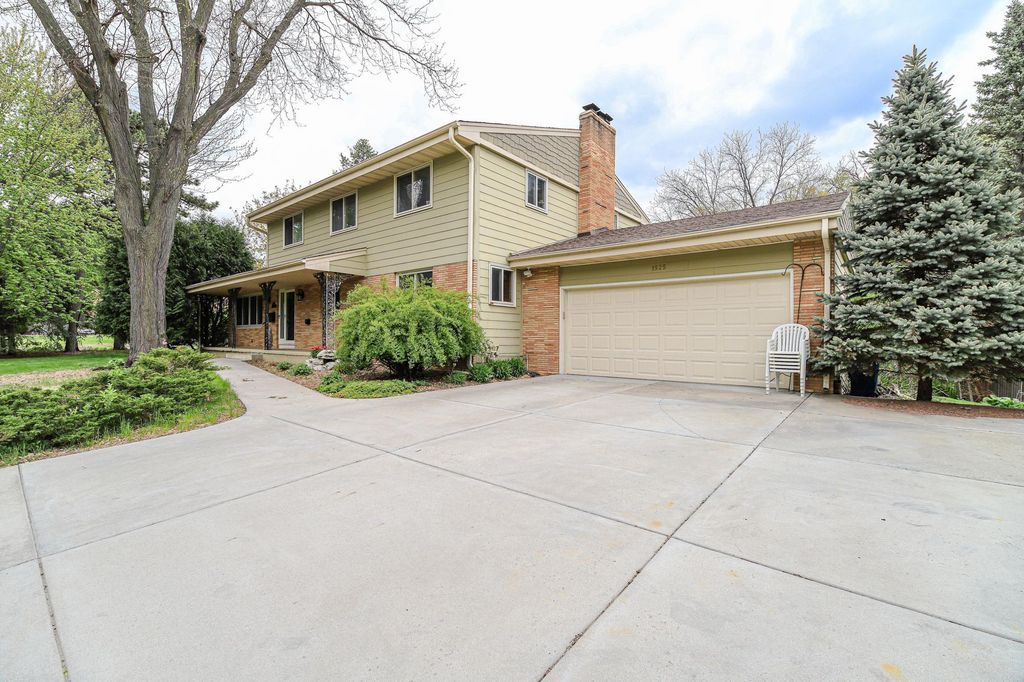 Photo of 1525 Saint Croix Circle, Golden Valley, MN 55422 (MLS # 7069610)
