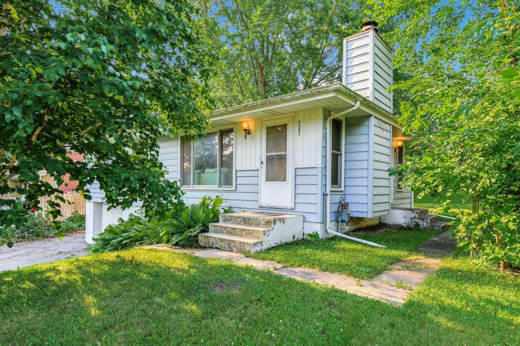 Photo of 6481 Rath Drive, Woodbury, MN 55125 (MLS # 7115258)