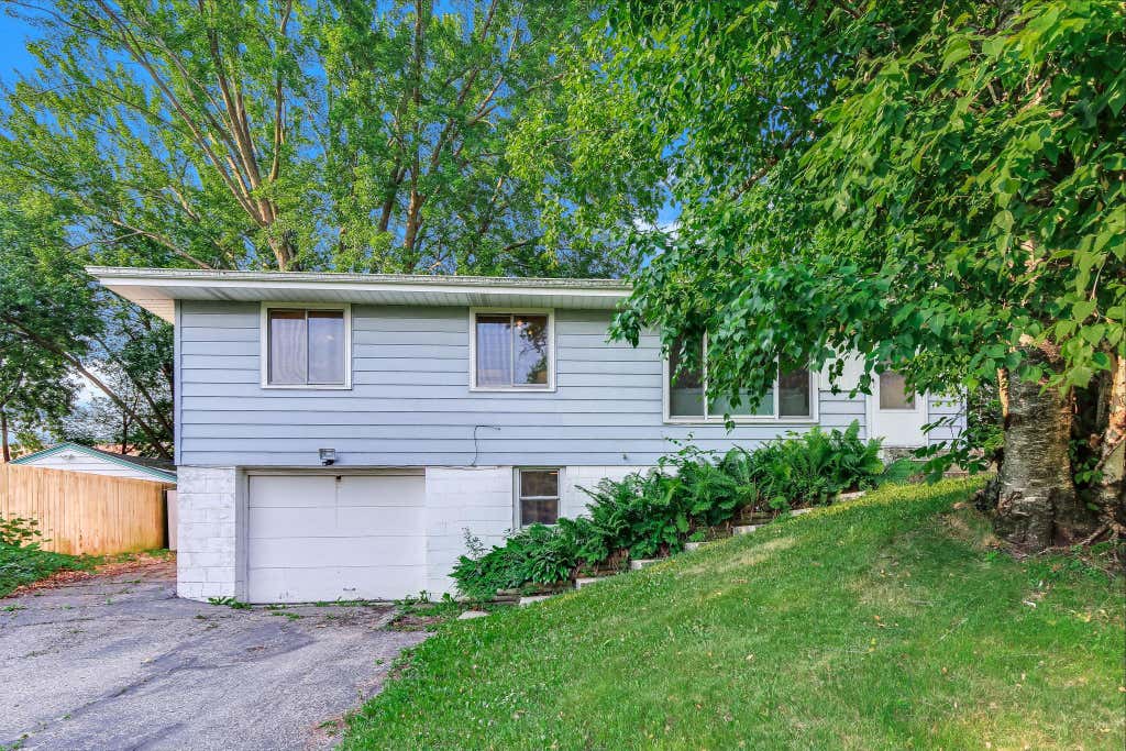Photo of 6481 Rath Drive, Woodbury, MN 55125 (MLS # 7115258)