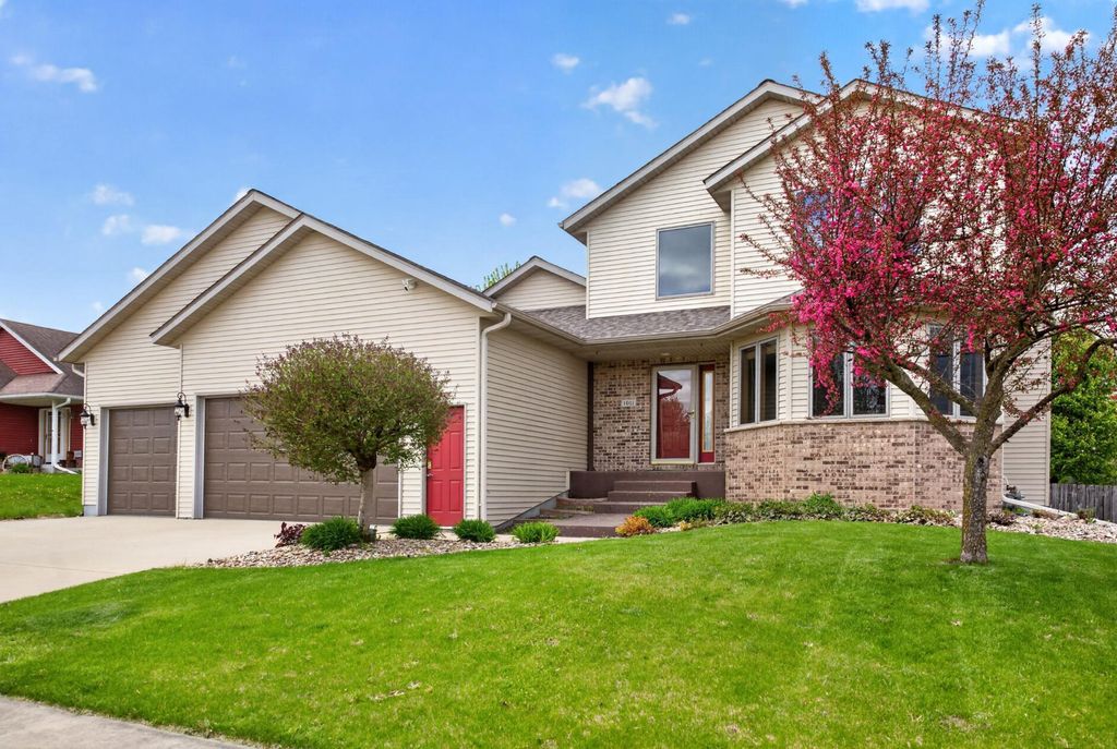 Photo of 1011 Golfers Ct SE, Rochester, MN 55904 (MLS # 7067588)