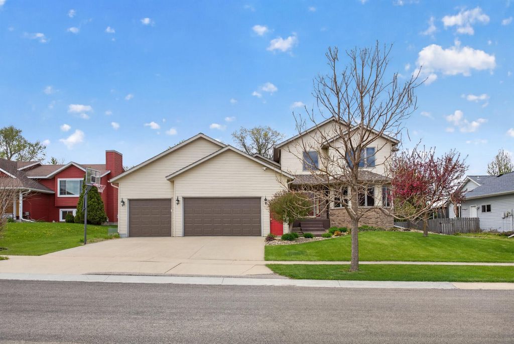 Photo of 1011 Golfers Ct SE, Rochester, MN 55904 (MLS # 7067588)