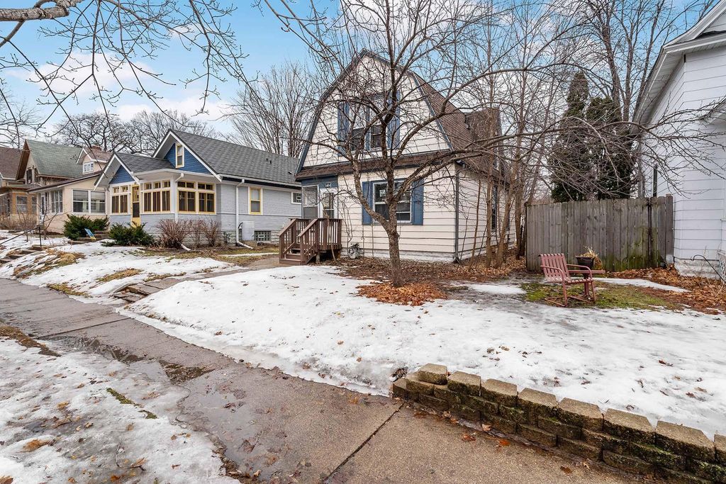 Photo of 1484 Charles Avenue, Saint Paul, MN 55104 (MLS # 7032505)