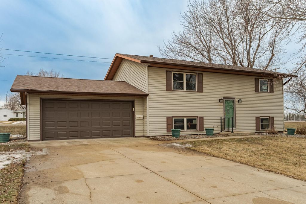 Photo of 507 Meadow Lark Lane, Dodge Center, MN 55927 (MLS # 7022967)