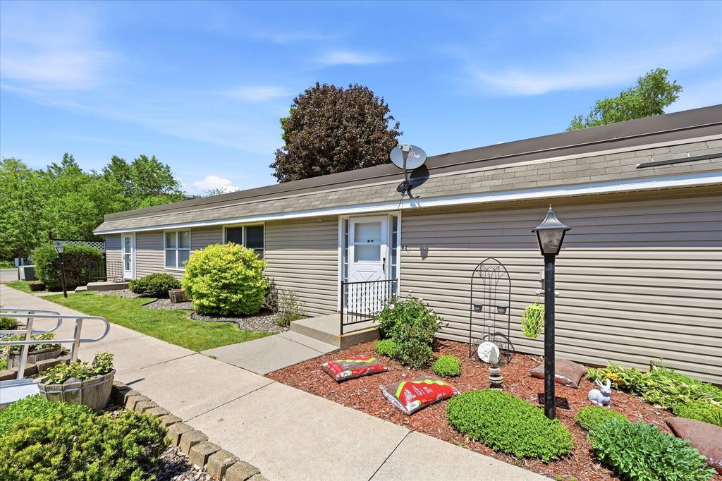 Photo of 6081 Paris Avenue N #B2, Stillwater, MN 55082 (MLS # 7083207)