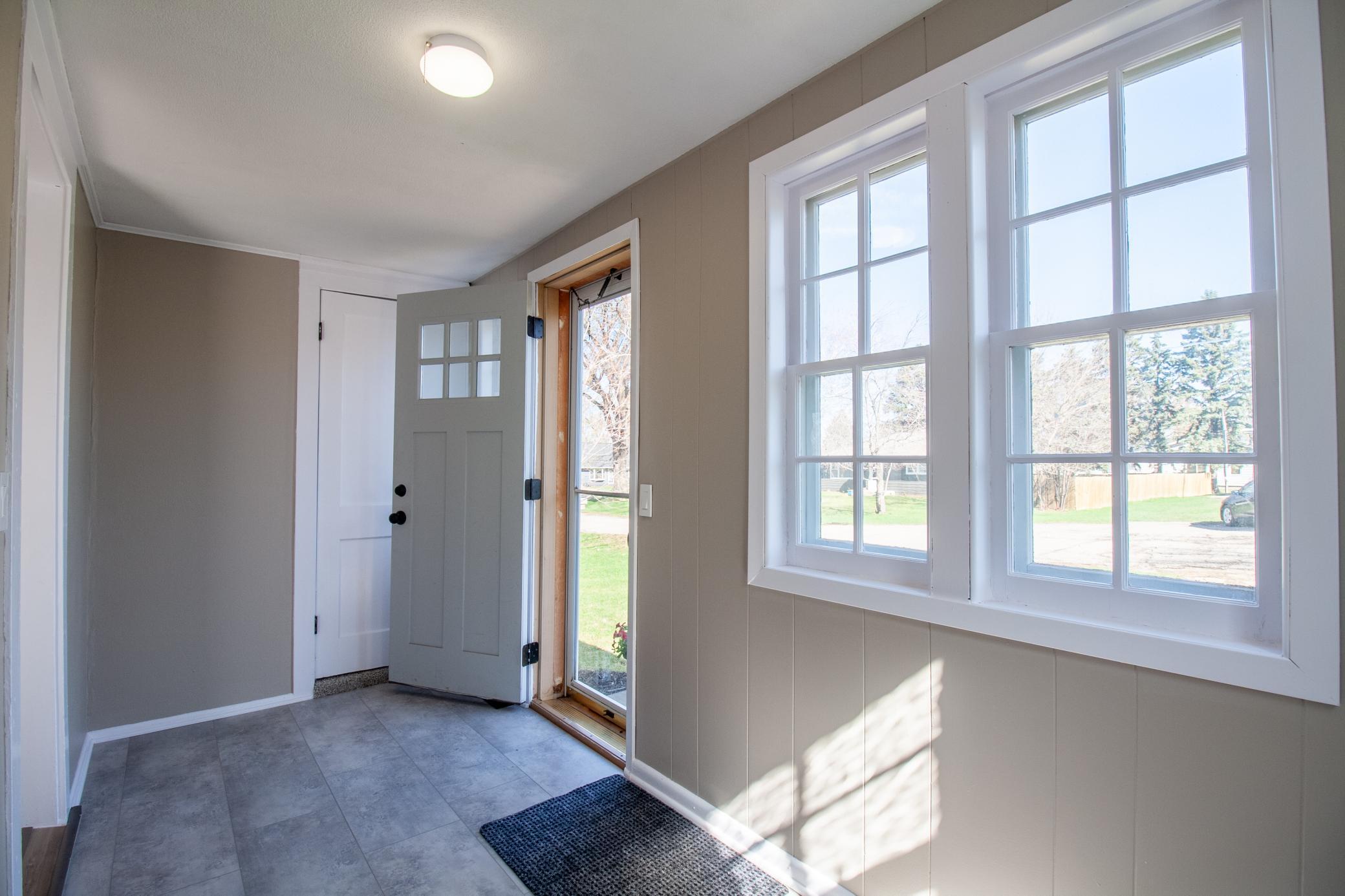 215 2nd Avenue NW