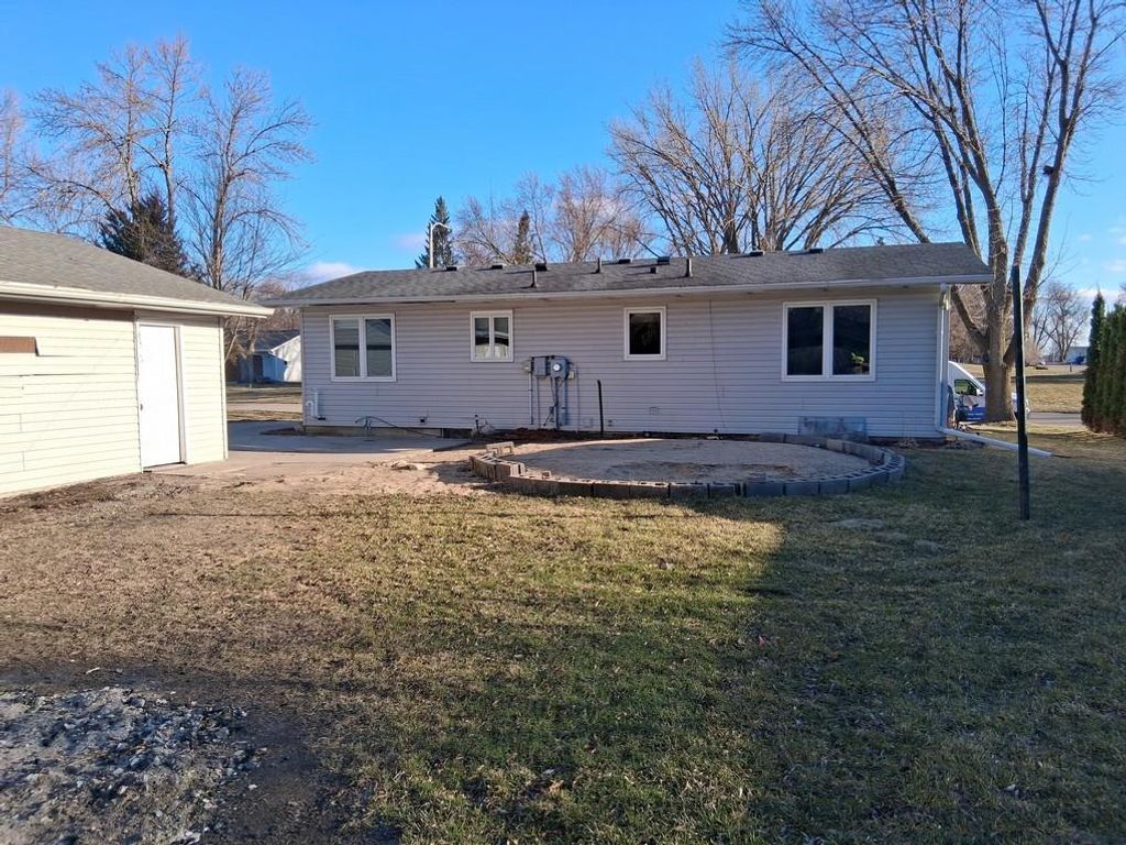 Photo of 803 11 1/2 Avenue SE, Willmar, MN 56201 (MLS # 7053423)