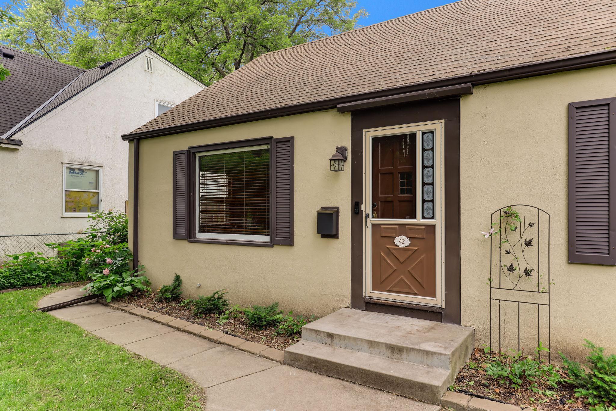 42 Harrison Avenue S