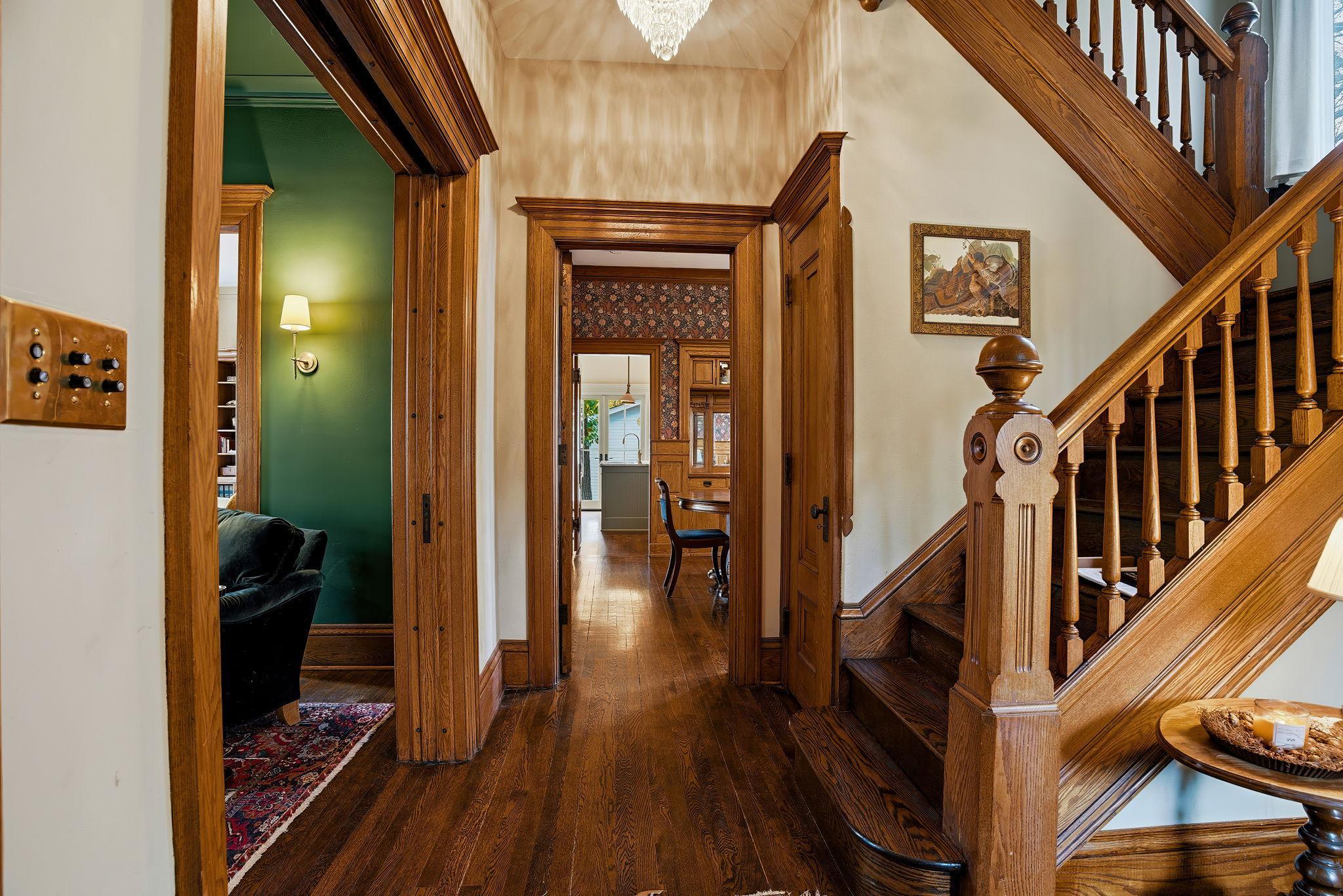 212 Cedar Lake Road S