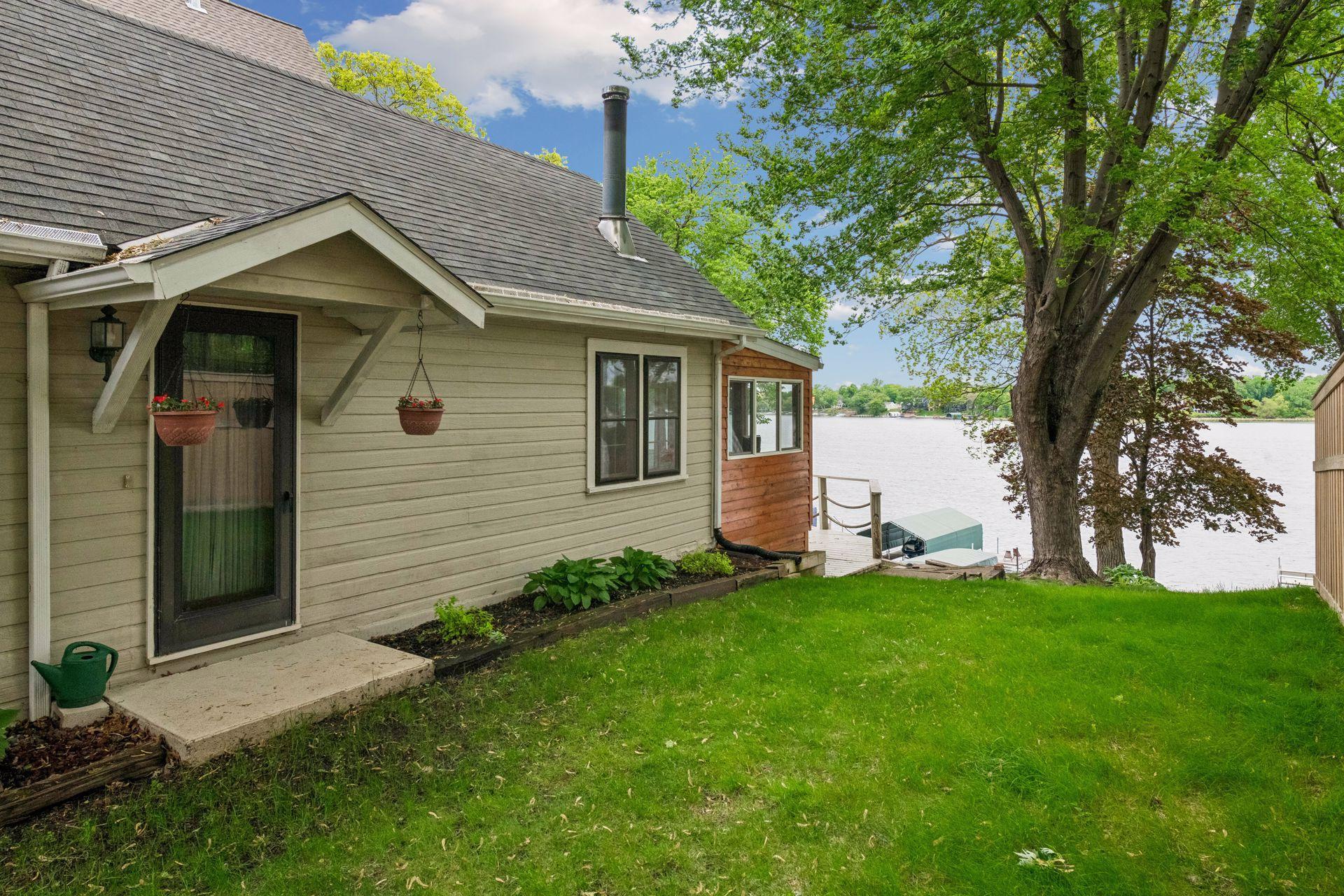 4936 Edgewater Drive