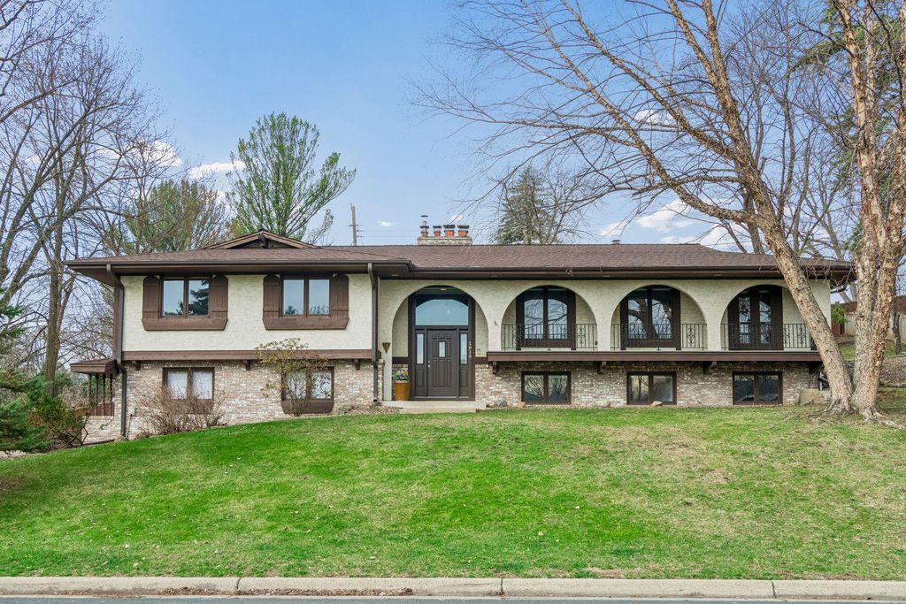 Photo of 1815 Noble Drive N, Golden Valley, MN 55422 (MLS # 7050197)