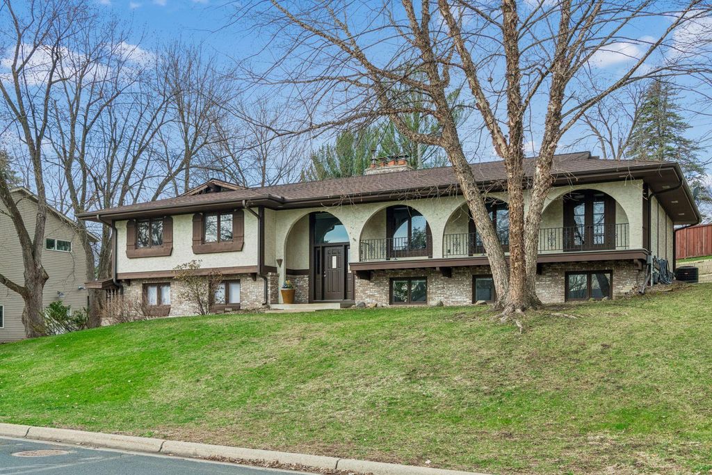 Photo of 1815 Noble Drive N, Golden Valley, MN 55422 (MLS # 7050197)