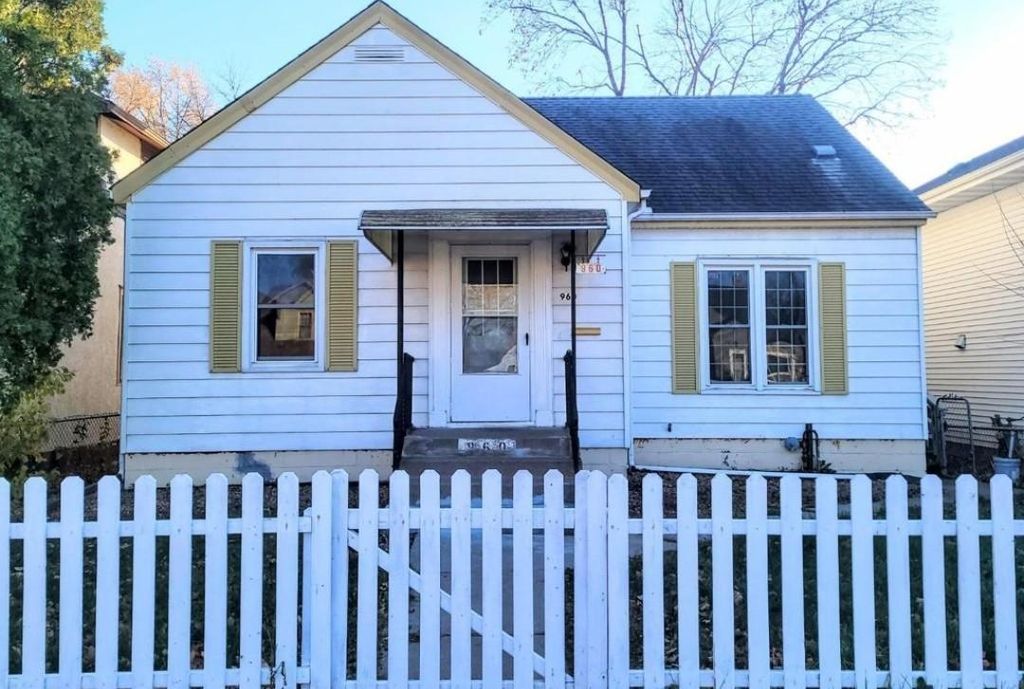 Photo of 960 Geranium Avenue E, Saint Paul, MN 55106 (MLS # 7031225)