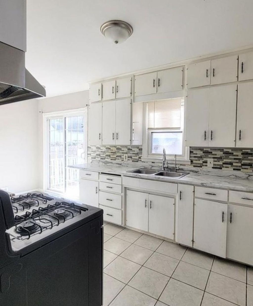 Photo of 960 Geranium Avenue E, Saint Paul, MN 55106 (MLS # 7031225)