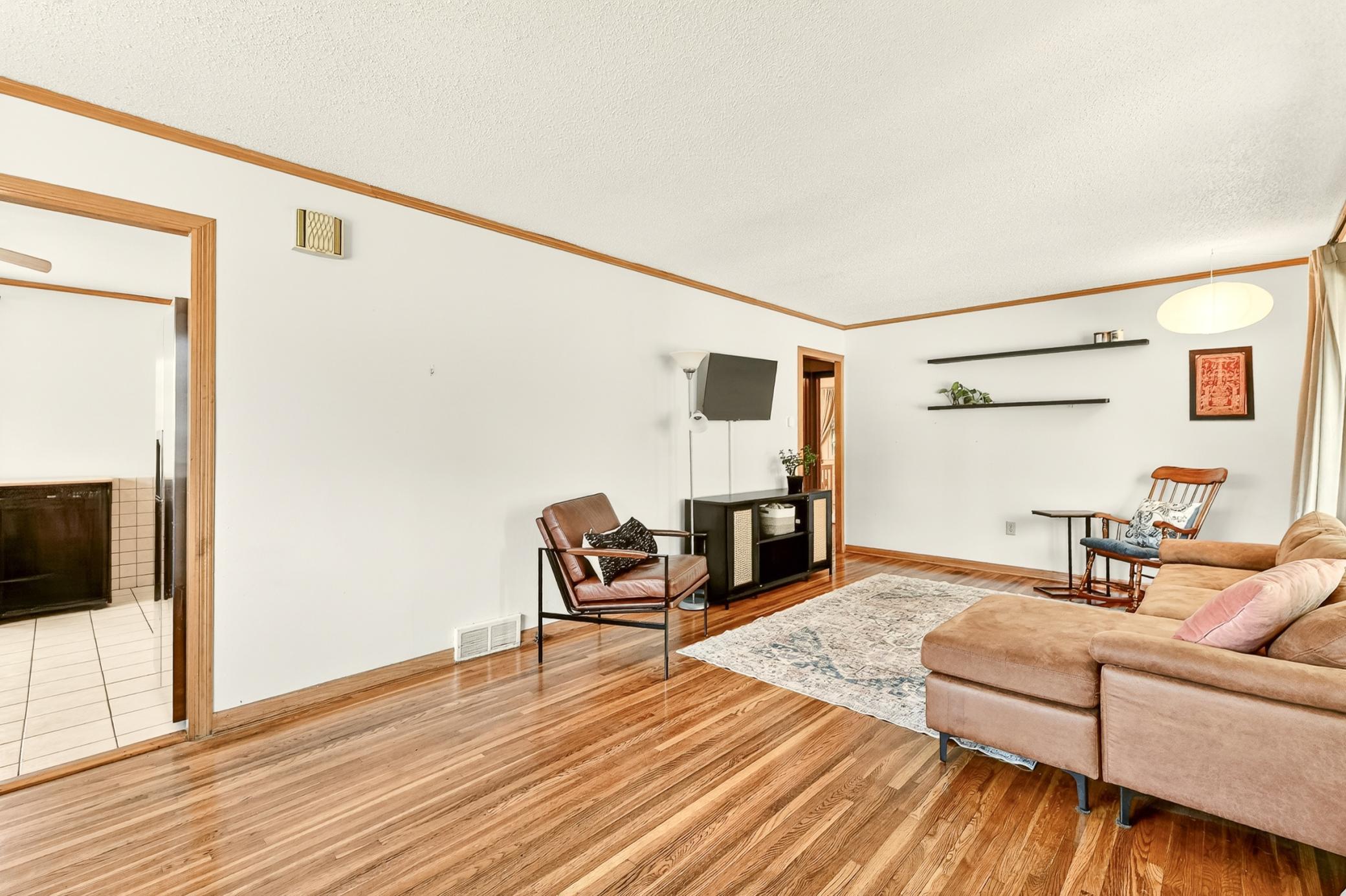 1006 10th Street NE