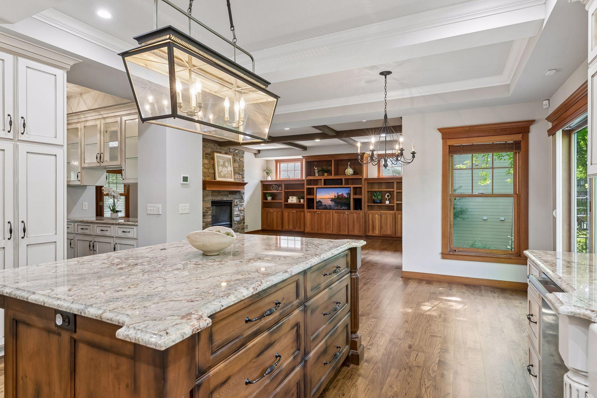 2404 Fieldstone Curve