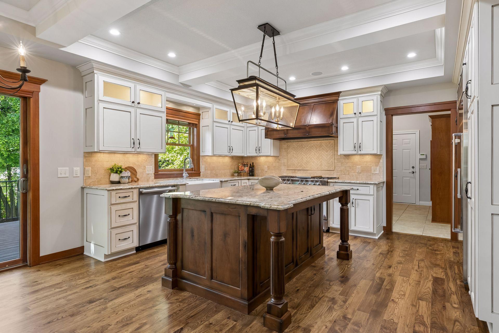 2404 Fieldstone Curve