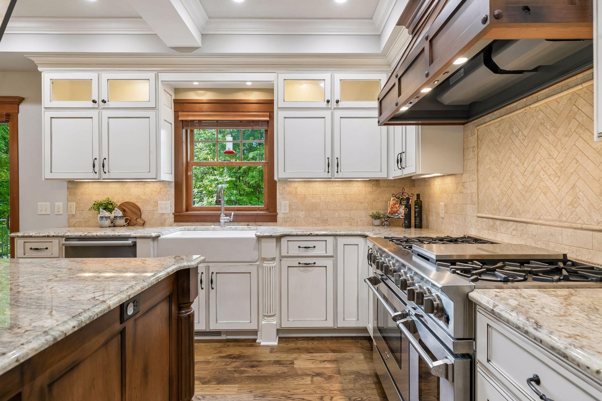 2404 Fieldstone Curve