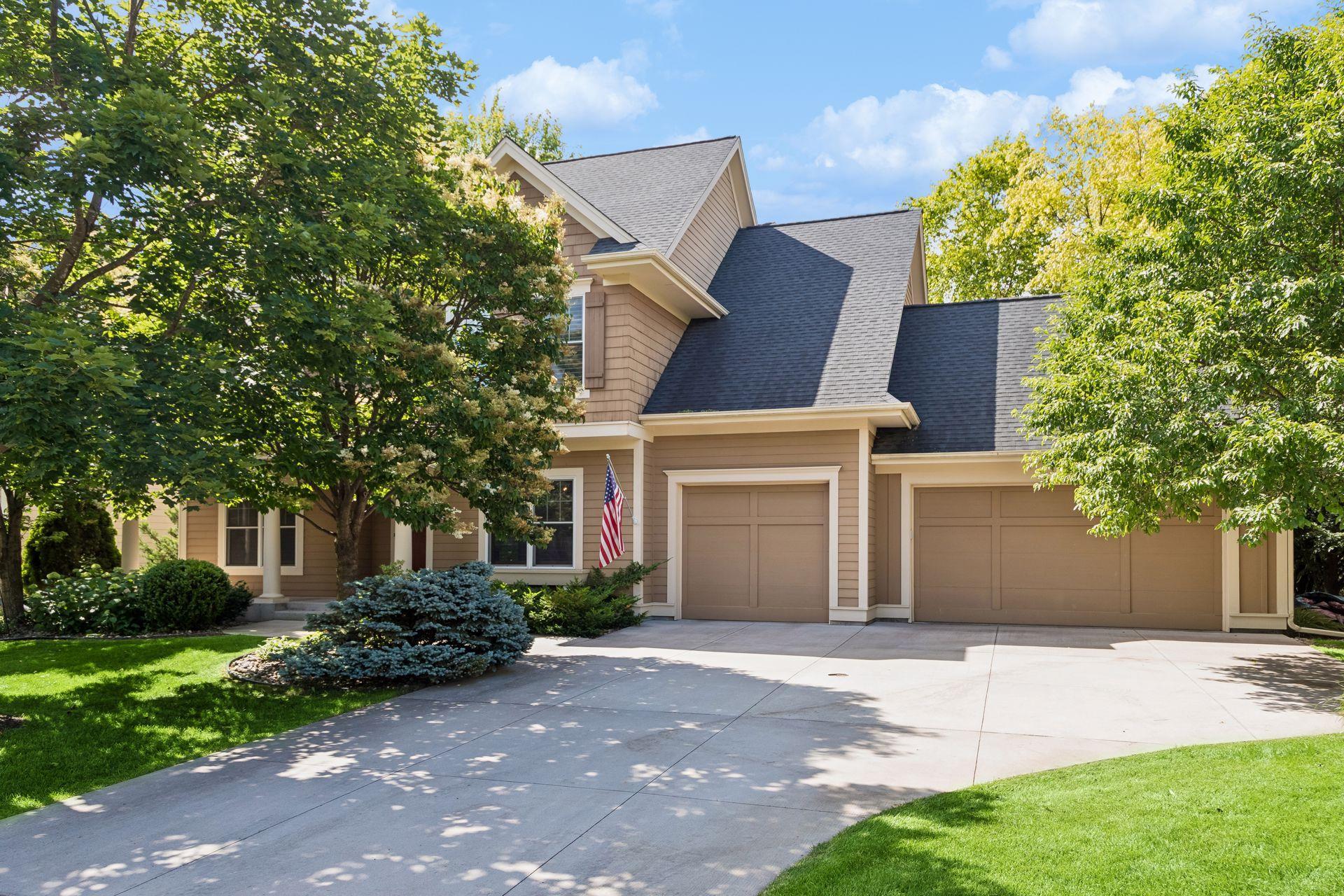 2404 Fieldstone Curve