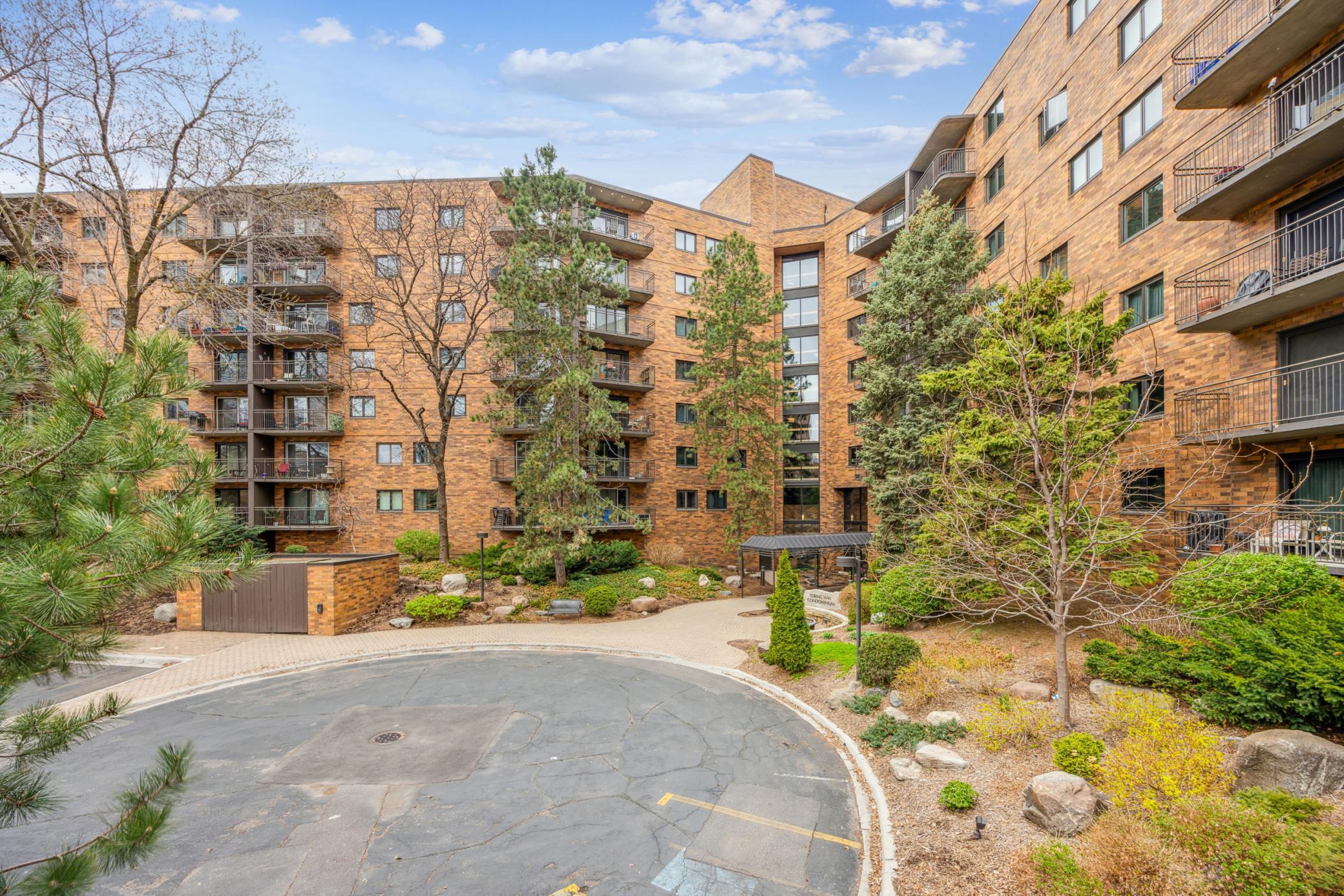 210 W Grant Street 710