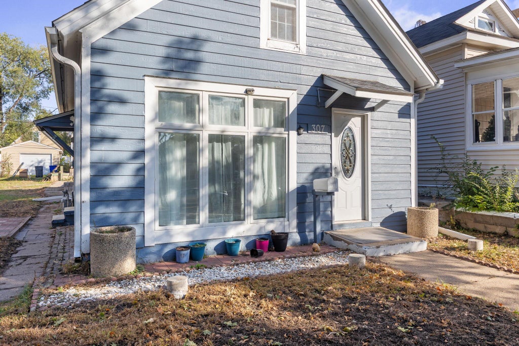 Photo of 307 Charles Avenue, Saint Paul, MN 55103 (MLS # 7166651)