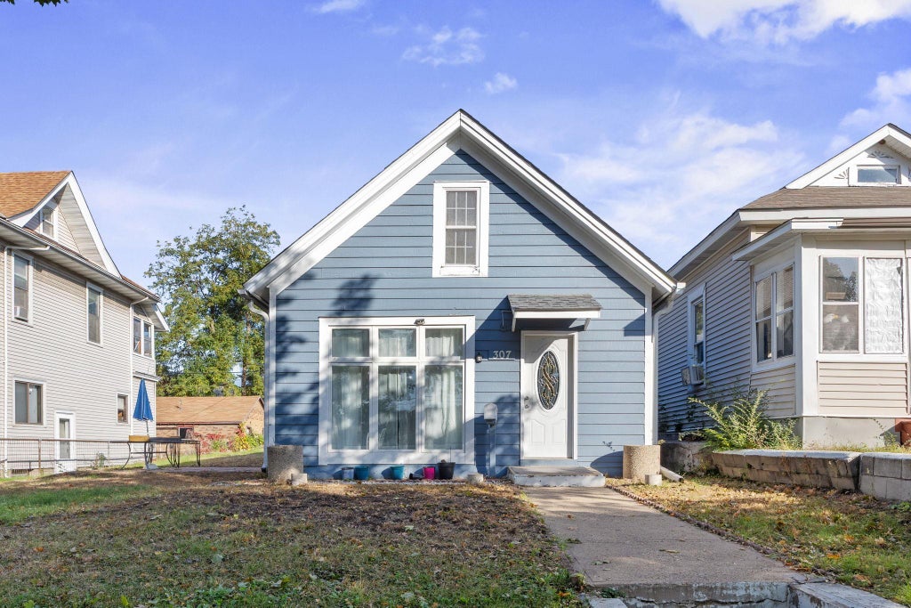 Photo of 307 Charles Avenue, Saint Paul, MN 55103 (MLS # 7166651)