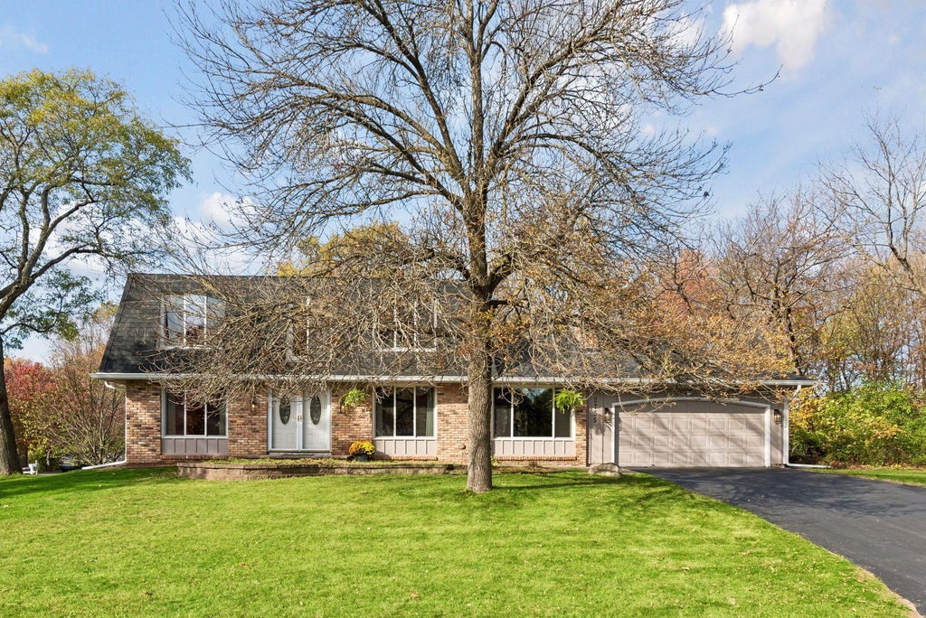 Photo of 2755 Shadyview Lane N, Plymouth, MN 55447 (MLS # 7159918)