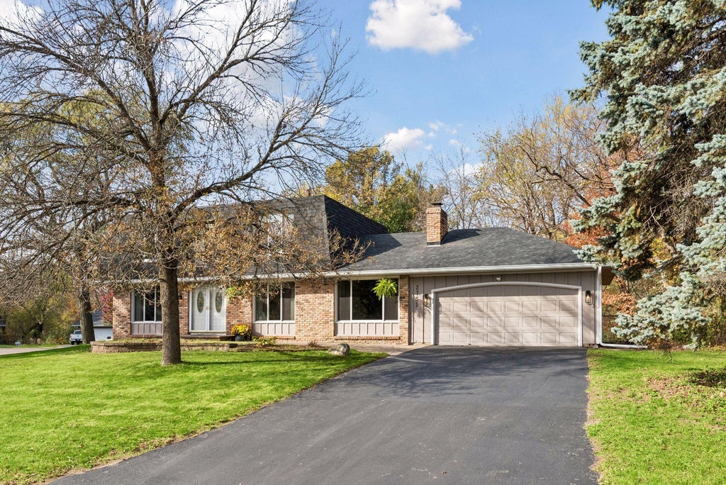 Photo of 2755 Shadyview Lane N, Plymouth, MN 55447 (MLS # 7159918)