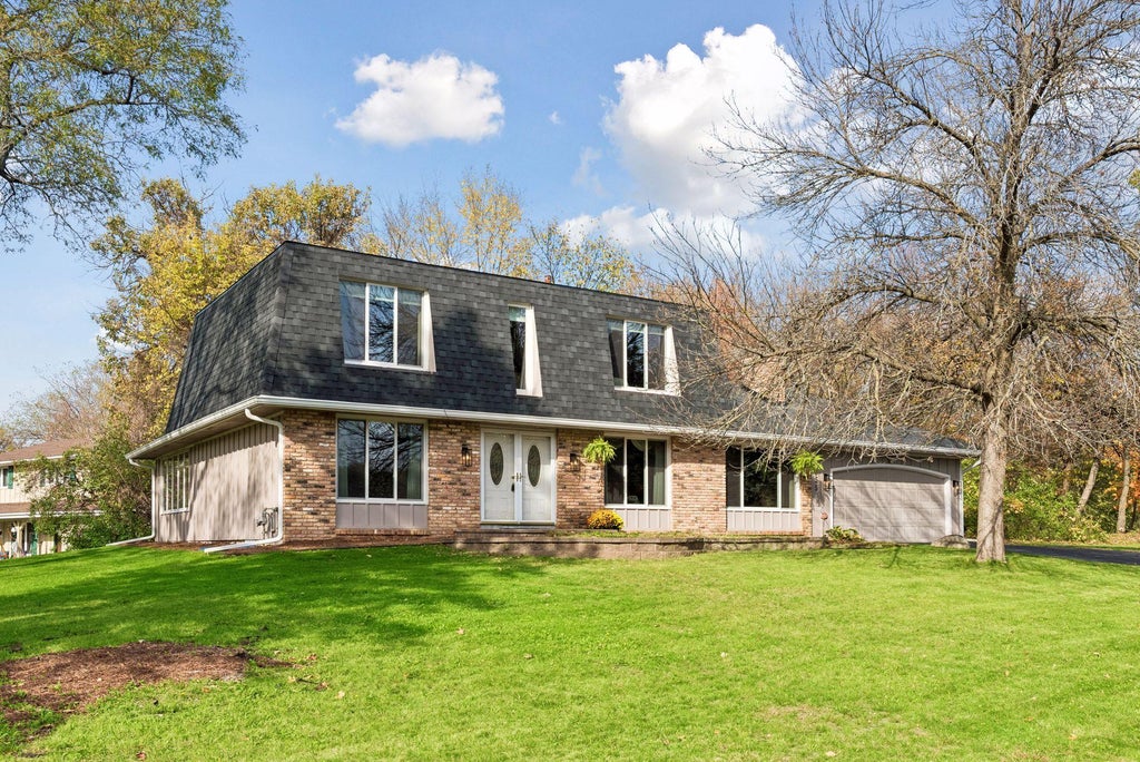 Photo of 2755 Shadyview Lane N, Plymouth, MN 55447 (MLS # 7159918)