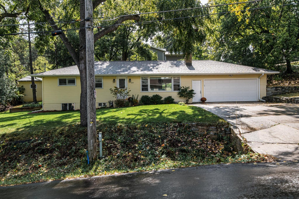 Photo of 220 18th Street SW, Rochester, MN 55902 (MLS # 7167305)