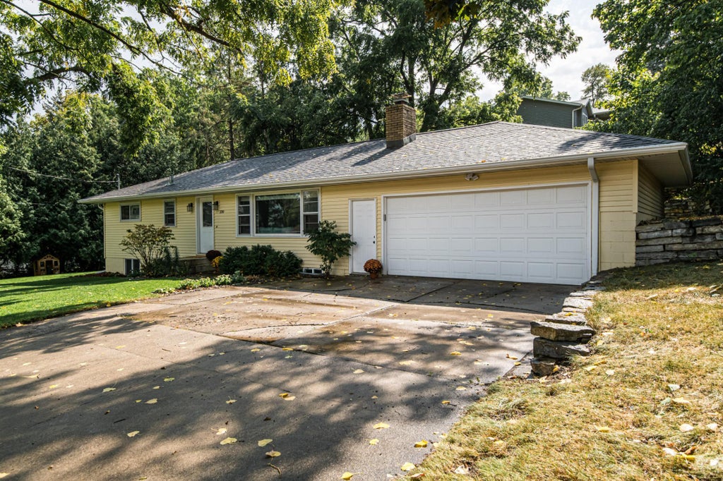 Photo of 220 18th Street SW, Rochester, MN 55902 (MLS # 7167305)