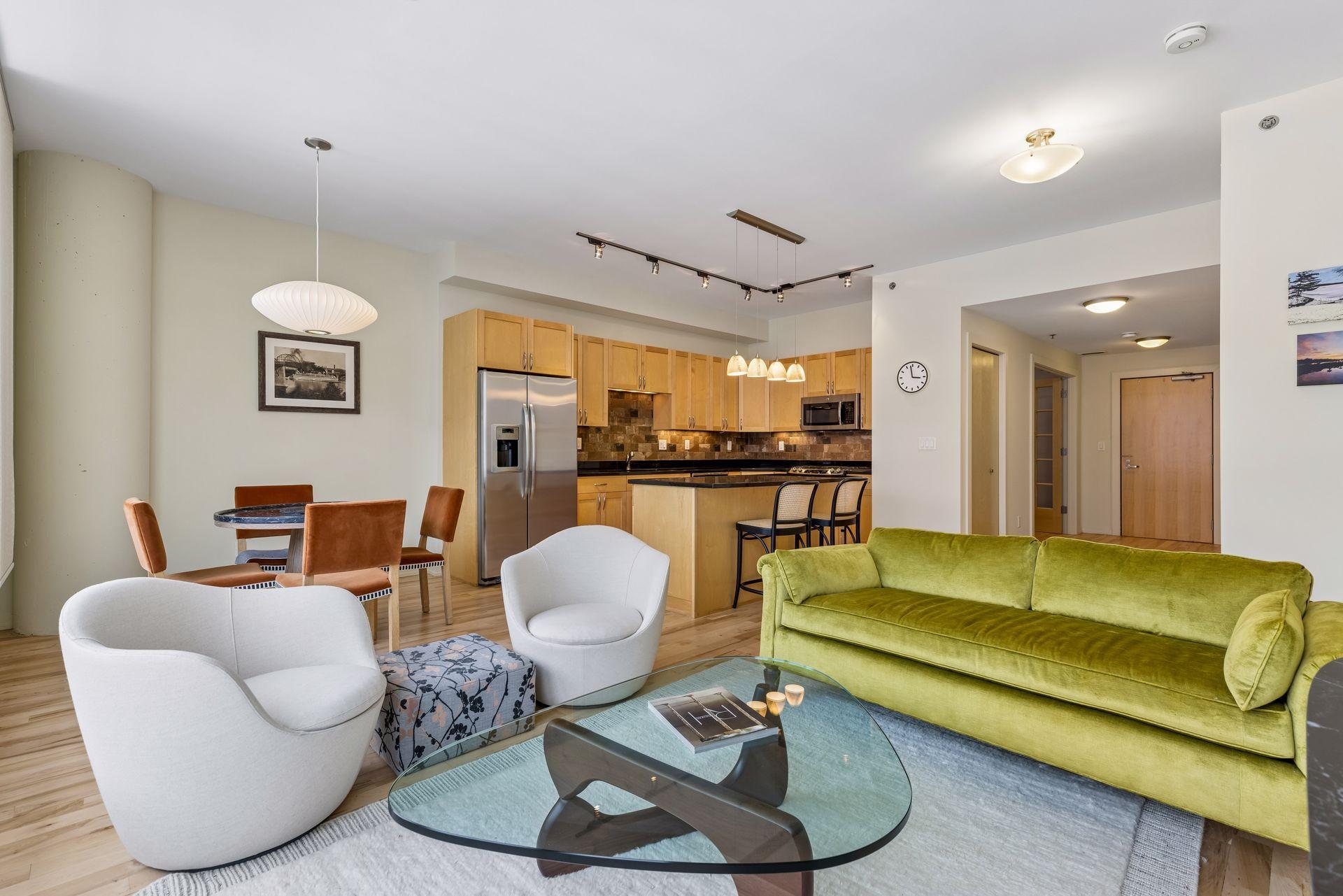 215 10th Avenue S 633