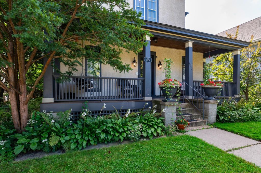 Photo of 846 Lincoln Avenue, Saint Paul, MN 55105 (MLS # 7006102)