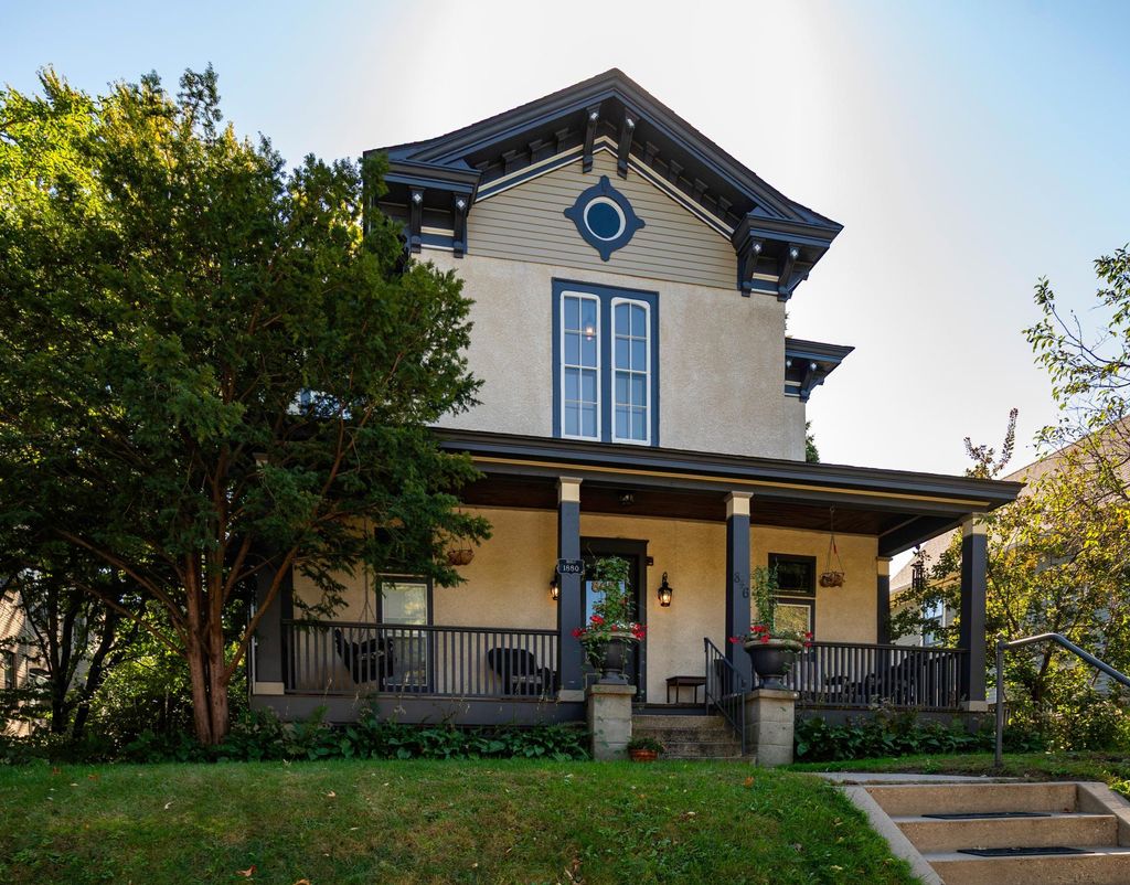 Photo of 846 Lincoln Avenue, Saint Paul, MN 55105 (MLS # 7006102)