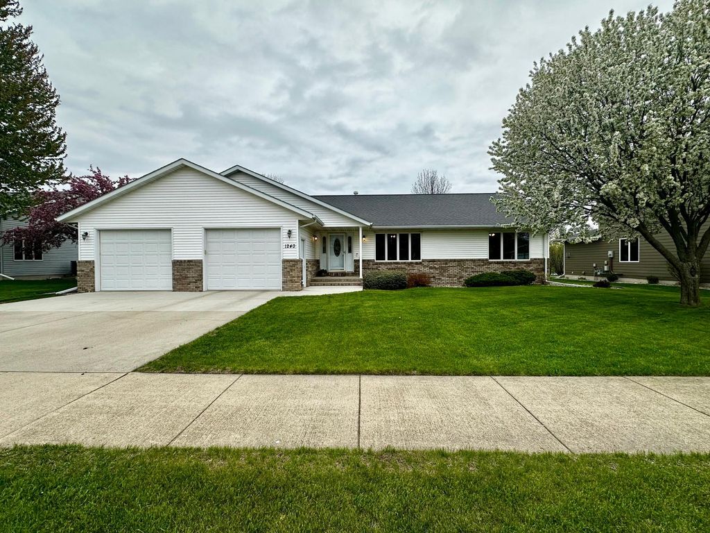 Photo of 1240 Patricia Court, Marshall, MN 56258 (MLS # 7068281)