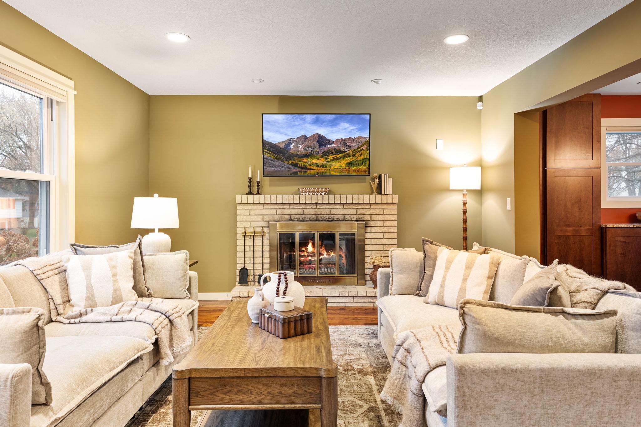 2545 Cavell Avenue N