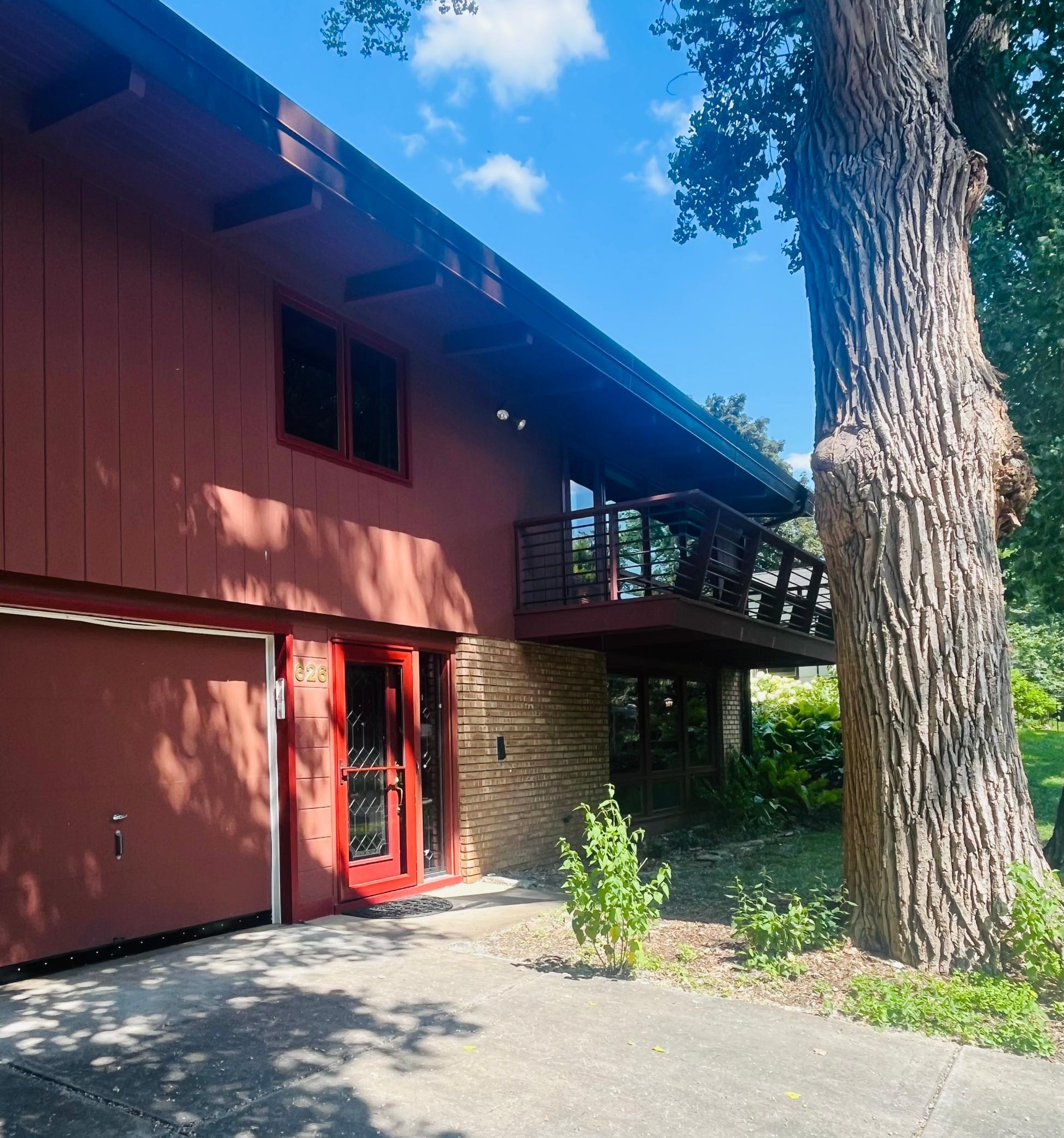 626 Desnoyer Avenue