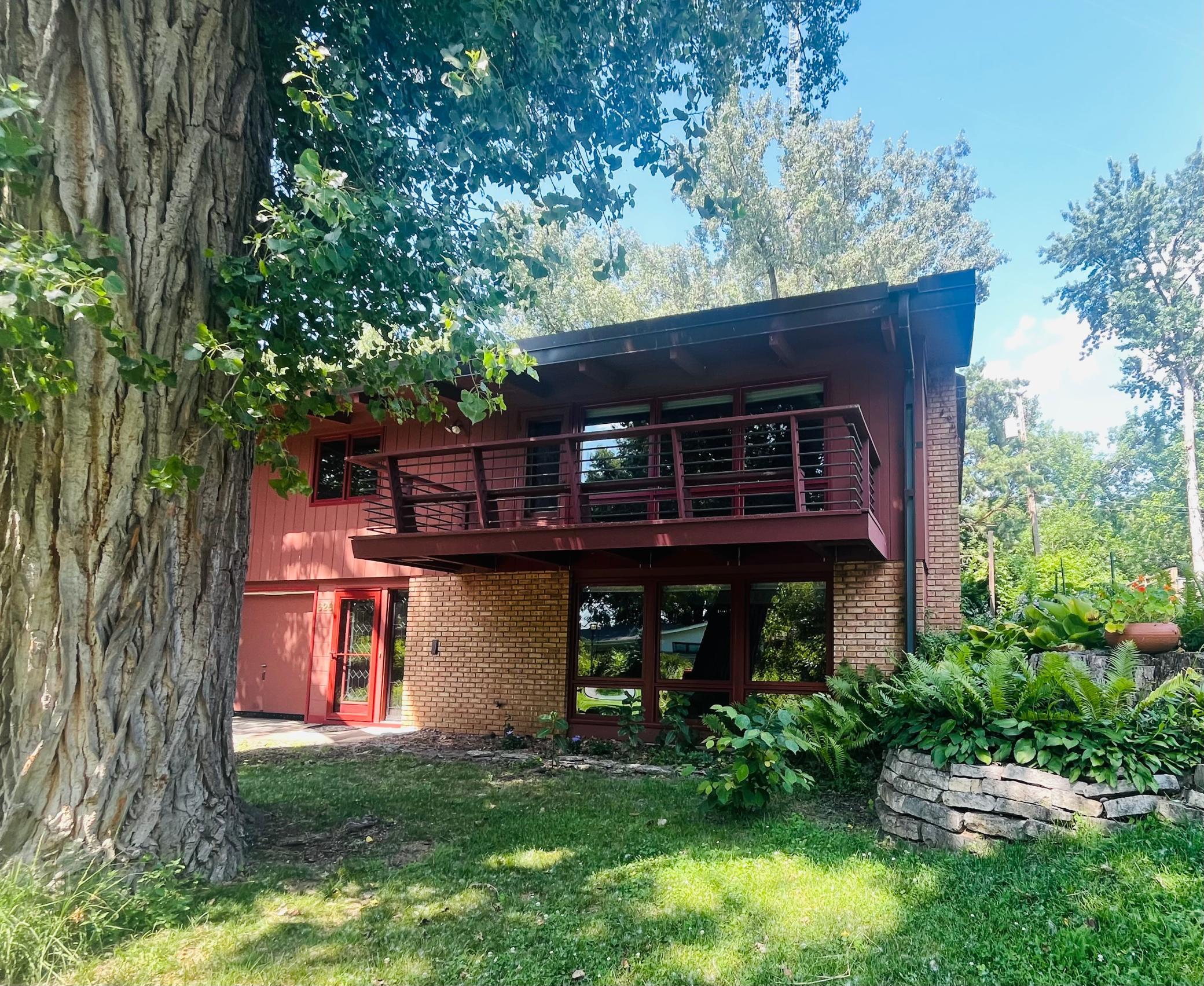 626 Desnoyer Avenue