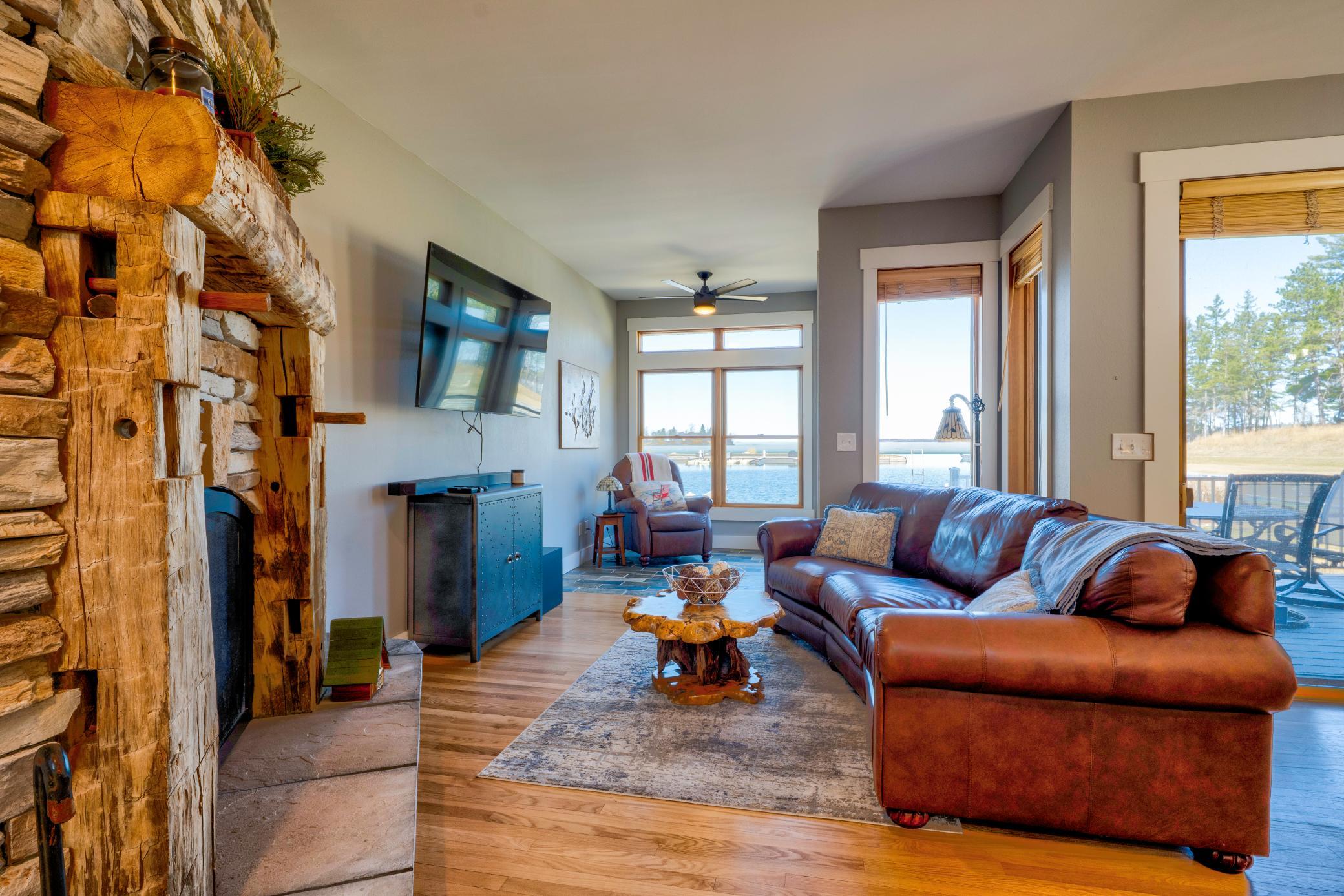 908 Railroad Avenue W