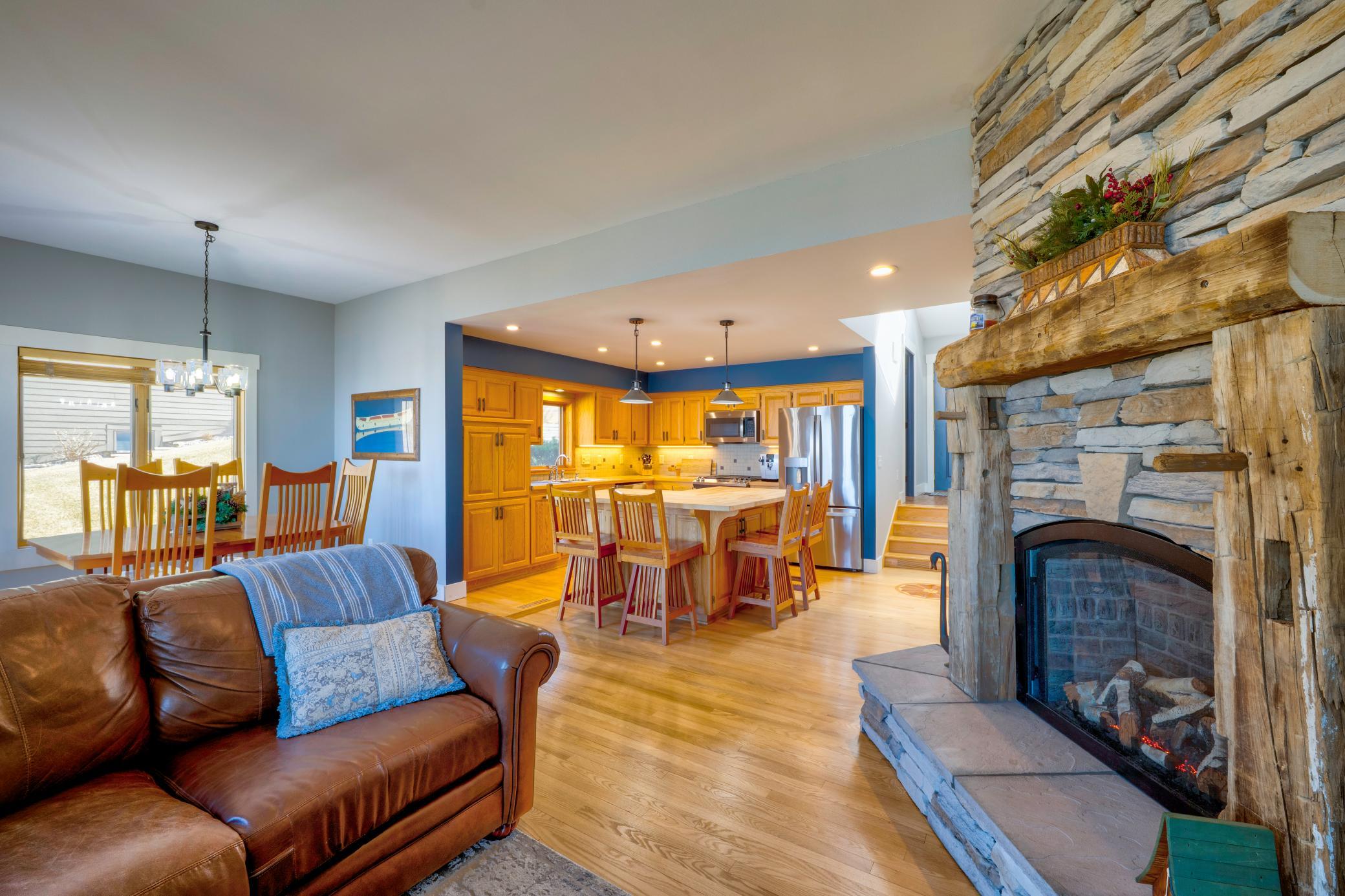 908 Railroad Avenue W