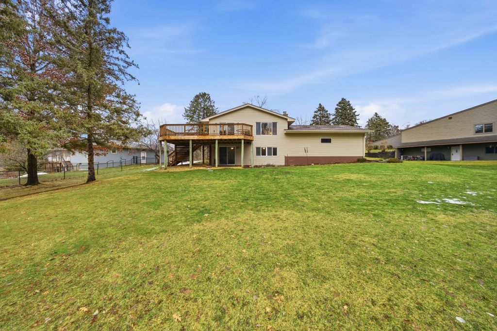 Photo of 811 Everett Drive, Stillwater, MN 55082 (MLS # 7008627)