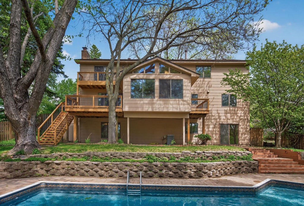 Photo of 15104 Chestnut Circle, Burnsville, MN 55306 (MLS # 7072729)