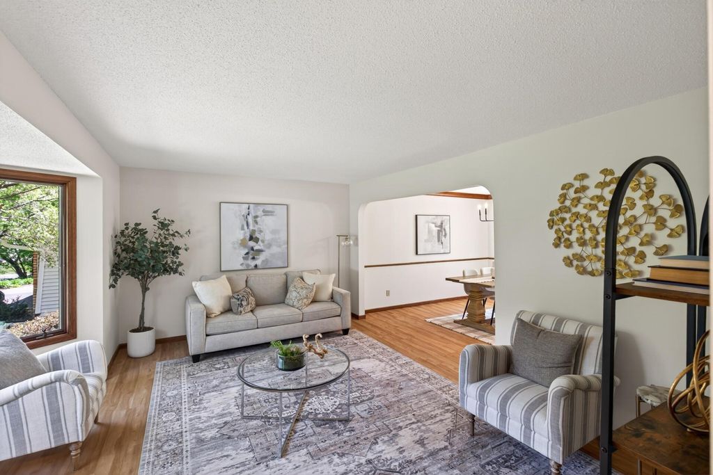 Photo of 15104 Chestnut Circle, Burnsville, MN 55306 (MLS # 7072729)