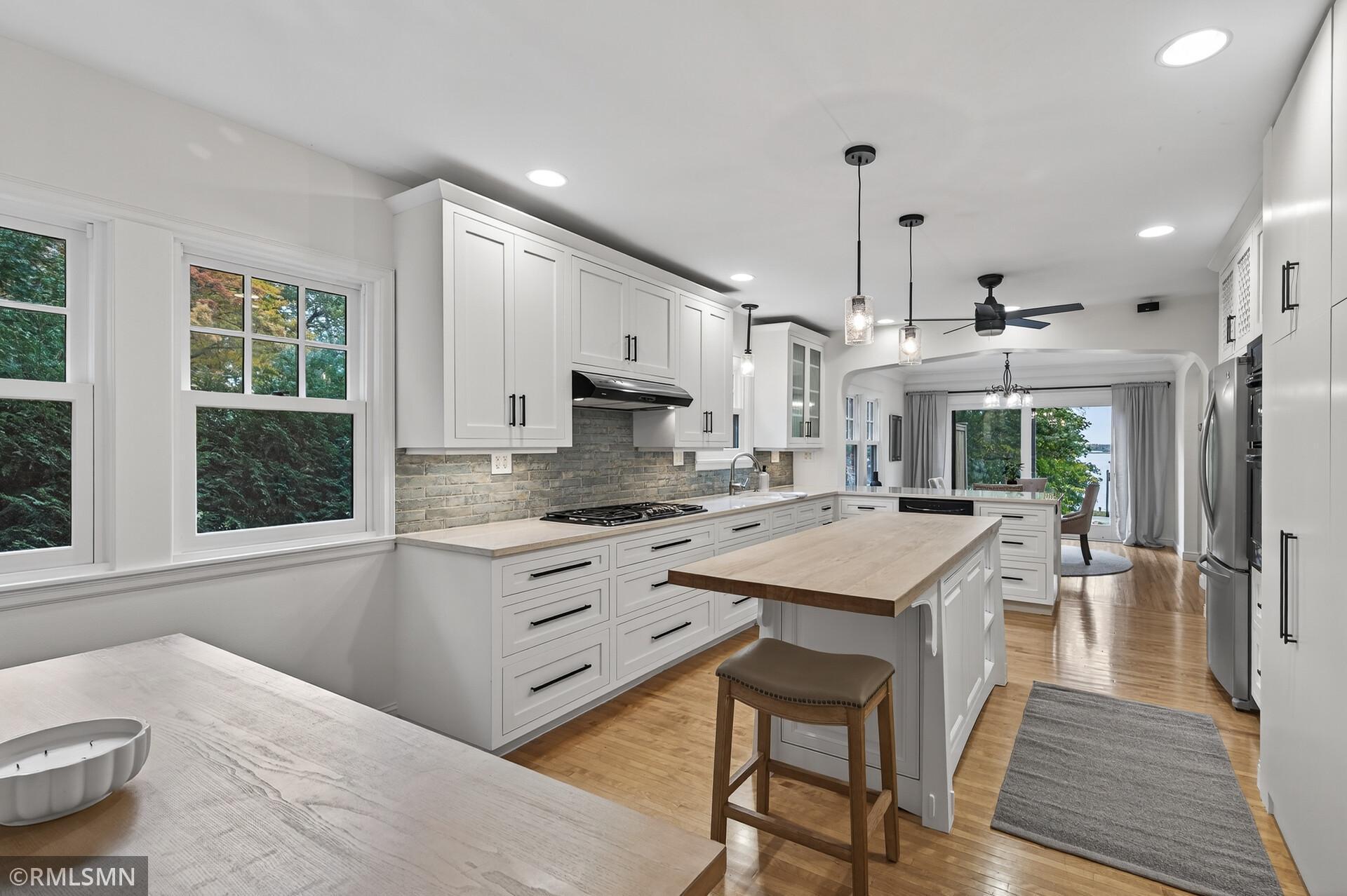 2431 S Shore Boulevard