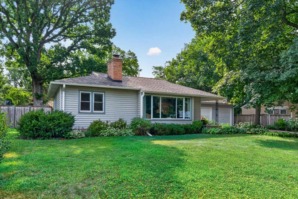 Photo of 3340 Noble Avenue N, Golden Valley, MN 55422 (MLS # 7113642)