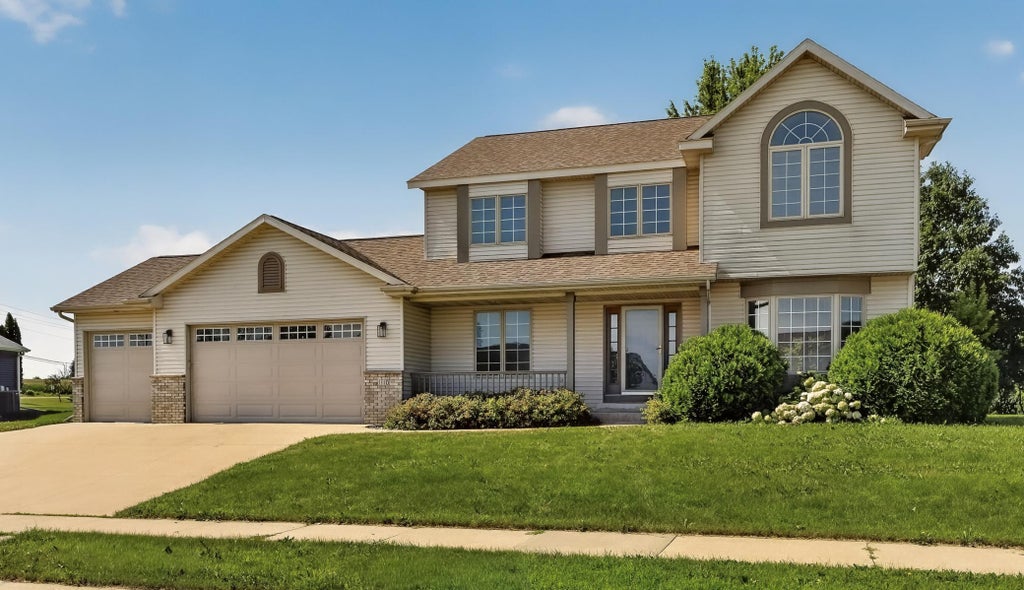 Photo of 1110 Southern Hills Lane SW, Rochester, MN 55902 (MLS # 7102437)