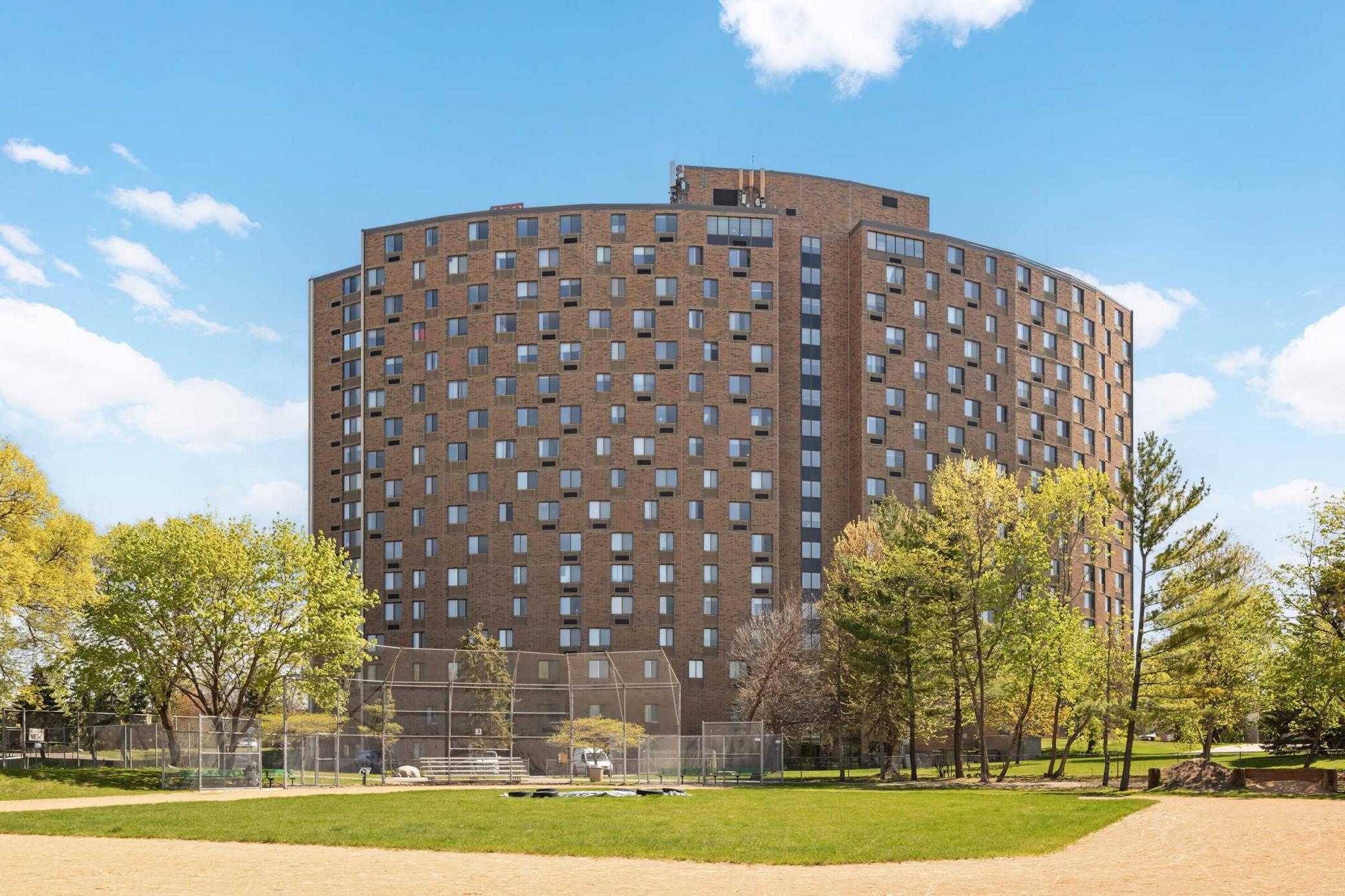 1181 Edgcumbe Road 413