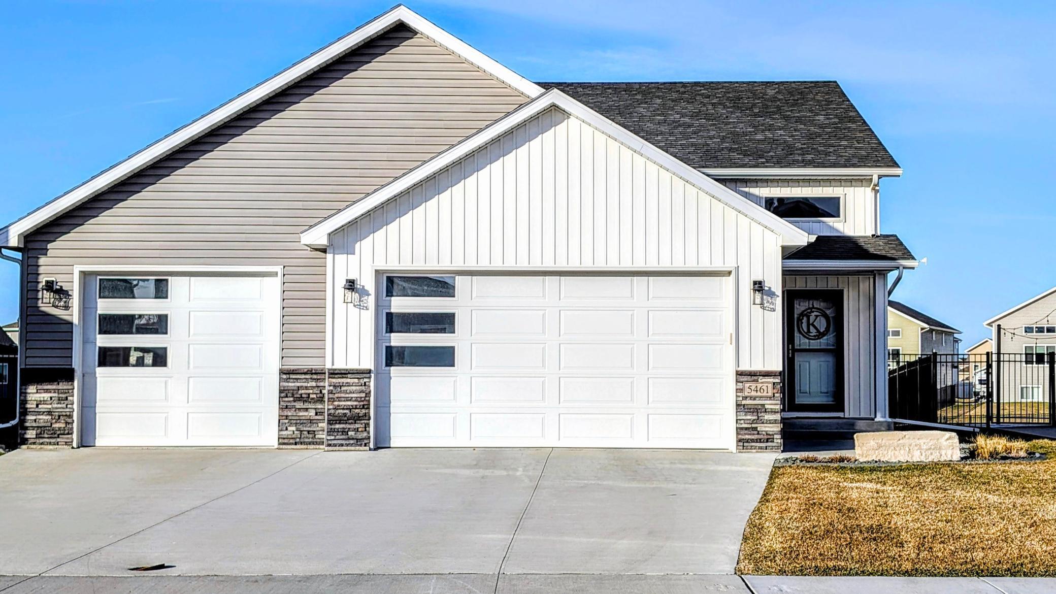 5461 Lori Lane W