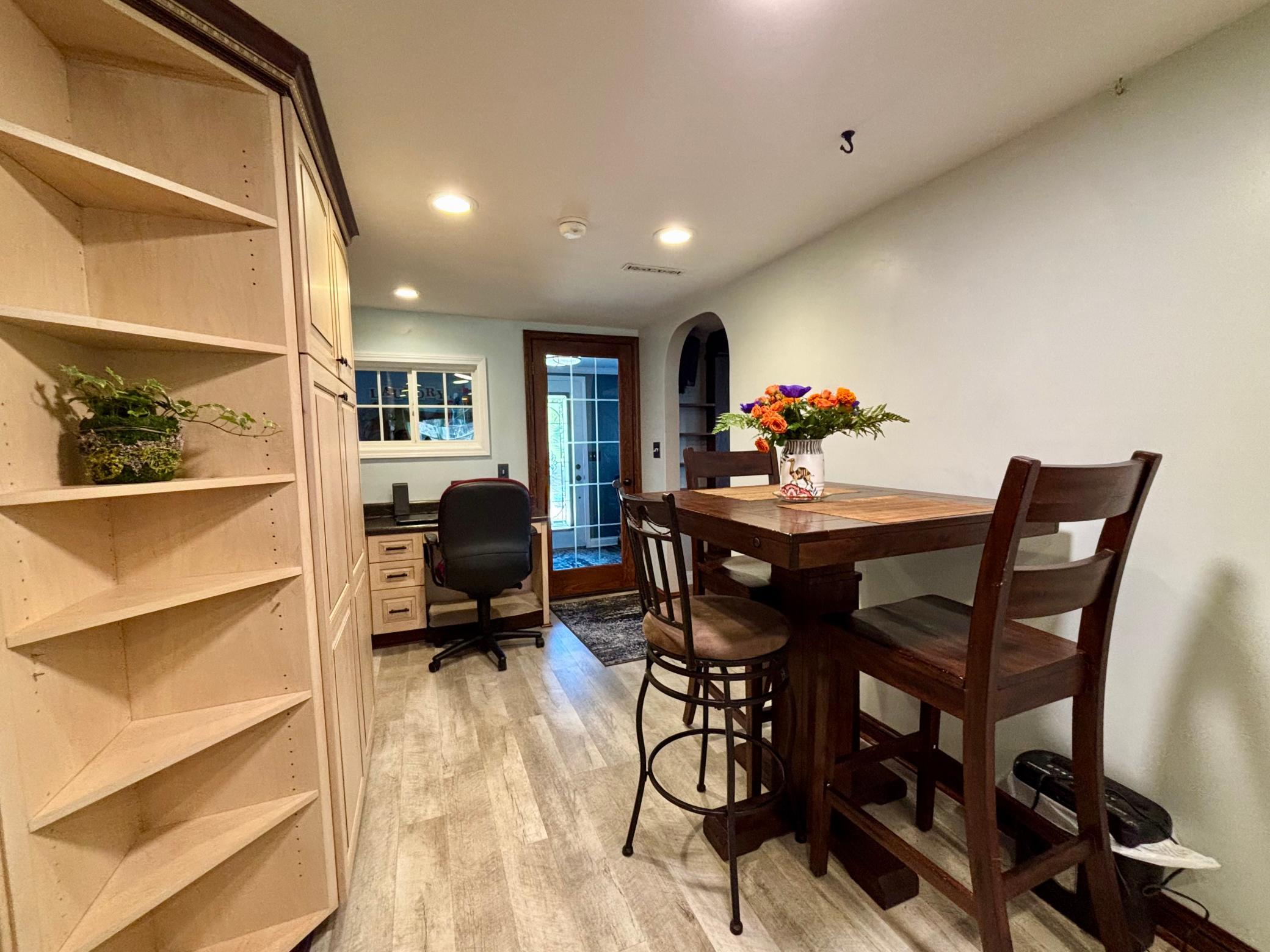 709 Riverside Drive N