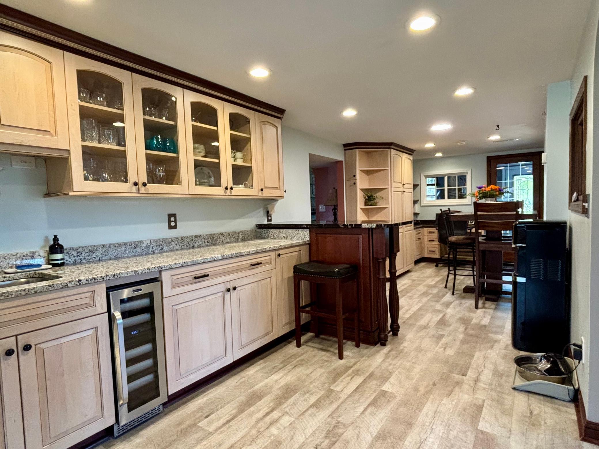 709 Riverside Drive N